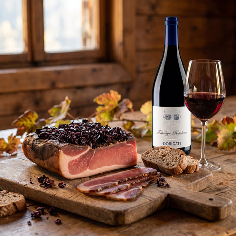 Aperitivo con Speck al Vino e Teroldego Dorigati in un ambiente alpino